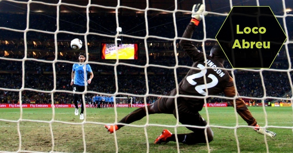 A maior "loucura" da carreira do uruguaio foi levar seu país às semifinais da Copa do Mundo de 2010, ao bater o pênalti decisivo contra Gana com uma histórica cavadinha - Michael Steele/Getty Images