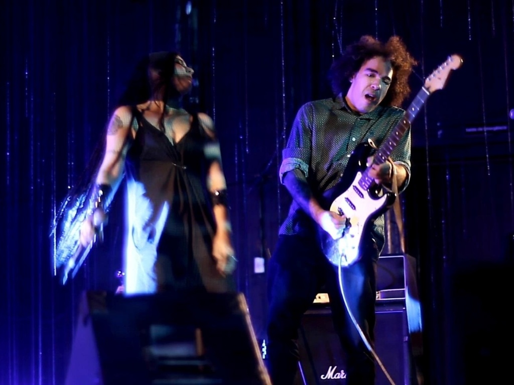 Além de Pitty, Peu também tocou em turnês com Baby do Brasil, ex-Novos Baianos. O pai de Peu, Luiz Galvão também era integrante da banda baiana - Reprodução/Facebook