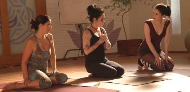 Fernanda young estreia o seriado "Surtadas na Yoga" no canal a cabo GNT