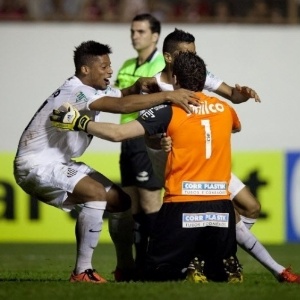 O goleiro do Santos pegou dois pênaltis contra o Palmeiras, nas quartas do Paulista 2013, e mais dois contra o Mogi Mirim, mas semifinais; além disso, já havia dado ao Santos uma vaga nas semifinais da Libertadores de 2012, quando também defendeu cobranças contra o Vélez - Ricardo Nogueira/Folhapress