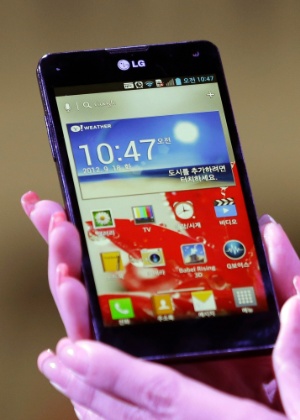 Smartphone Optimus G é apresentado durante evento realizado em setembro de 2012 na Coreia do Sul na sede da LG. O smartphone tem processador quad-core, câmera traseira de 13 megapixels e tela de 4,7 polegadas - Lee Jin-man/AP