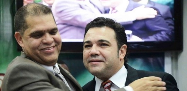 O pastor Marcos Pereira abraça o pastor e deputado federal Marcos Feliciano em imagem de arquivo - Divulgação/ADUD