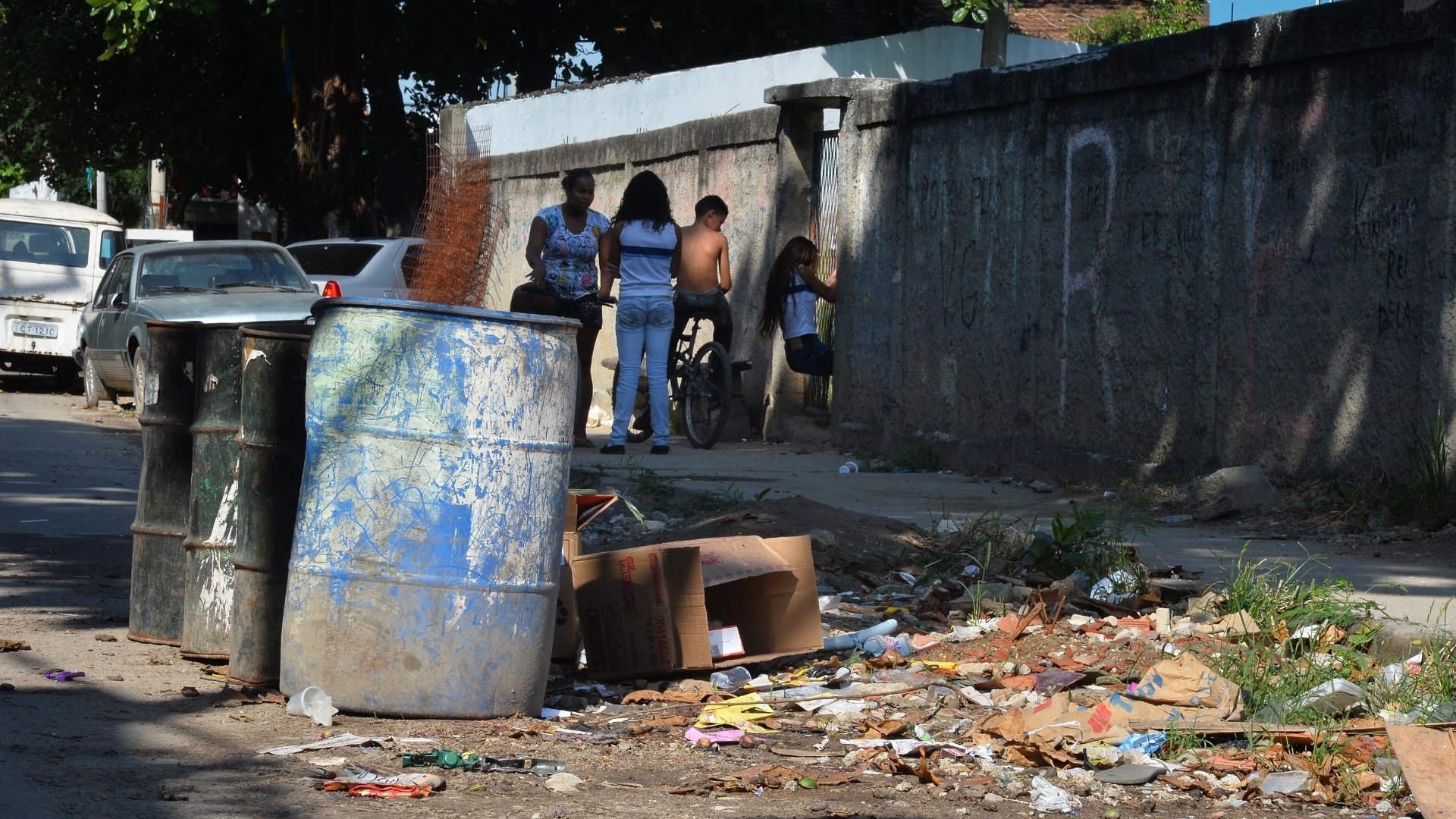 8.mai.2013 - Os organizadores da Jornada Mundial da Juventude confirmaram que o papa Francisco conhecerá a comunidade de Varginha, no Complexo de Manguinhos, na zona norte da capital fluminense. O pontífice fará um pronunciamento e será recebido por uma família da comunidade - André Lobo/UOL