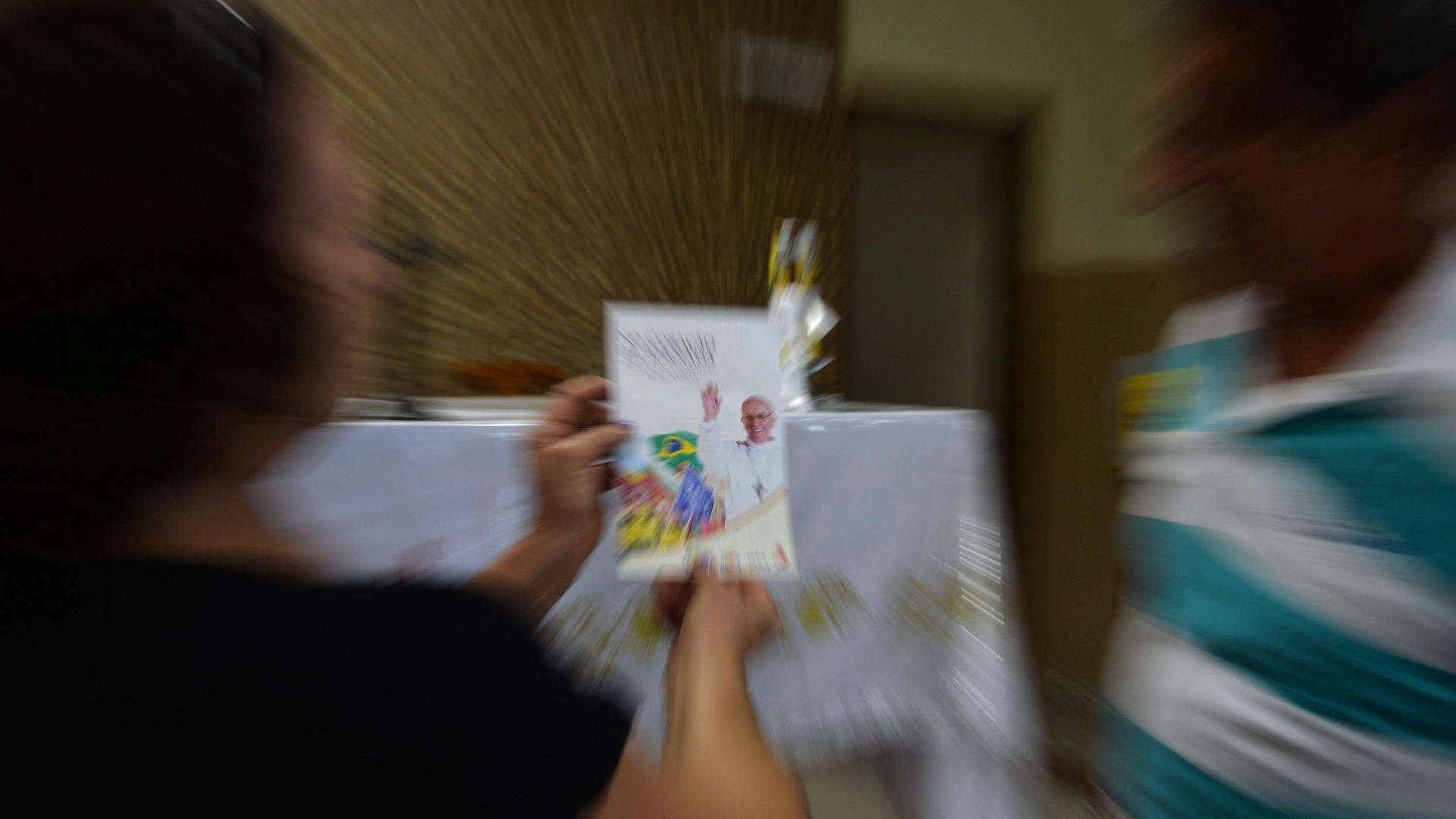 8.mai.2013 - Os organizadores da Jornada Mundial da Juventude confirmaram que o papa Francisco conhecerá a comunidade de Varginha, no Complexo de Manguinhos, na zona norte da capital fluminense. O pontífice fará um pronunciamento e será recebido por uma família da comunidade - André Lobo/UOL