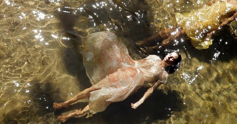 Cena do documentário "Elena", de Petra Costa. A diretora brasileira remonta sua própria história com a irmã, a atriz Elena Andrade, que morreu em 1990 após tentar carreira nos Estados Unidos. Com uma narração em tom de carta para a irmã, Petra traz sua própria versão e a da mãe para relembrar a jovem, que tinha apenas 20 anos ao morrer em Nova York. O longa foi o vencedor do principal prêmio de sua categoria no Festival de Brasília de 2012. Estreia prevista no circuito nacional em 10 de maio - Divulgação / Espaço Filmes