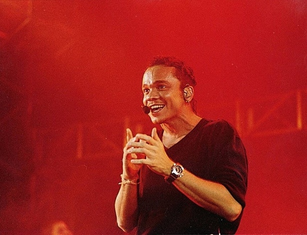 Em 1996, Netinho era um dos artistas que mais vendia discos no Brasil. Os sucessos "Mila" e "Menina" - que ele gravou pela primeira vez em sua estreia solo em 1993 - eram um das músicas mais executadas nas rádios