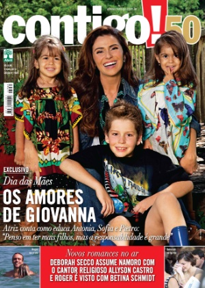 Giovanna Antonelli posa ao lado dos filhos