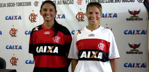 Modelos apresentam o uniforme do Flamengo com a marca da Caixa - Pedro Ivo Almeida/UOL
