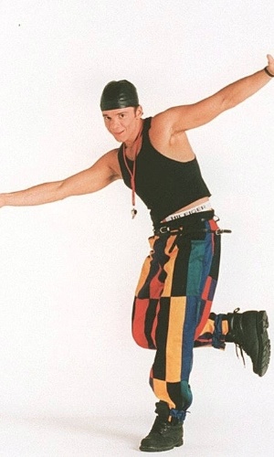 Netinho posa para foto em 1997, ano em que lançou o disco "Me Leva"