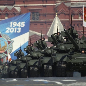 Tanques russos em cerimônia na praça Vermelha - Maxim Shemetov/Reuters