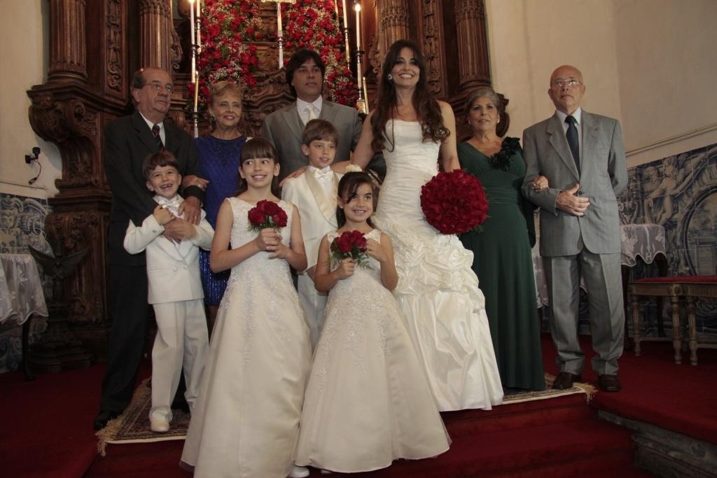 17.setembro.2011 - Casamento da jornalista Carla Vilhena e do advogado Carlos Monnerat. Vestida de azul, a mãe da noiva, vestida de verde, a mãe do noivo - AgNews