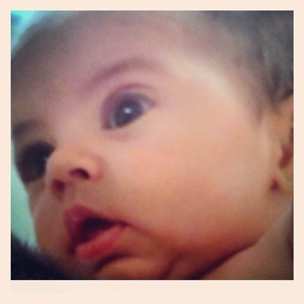 22.mar.2013 - Shakira postou uma foto do filho Milan aos dois meses