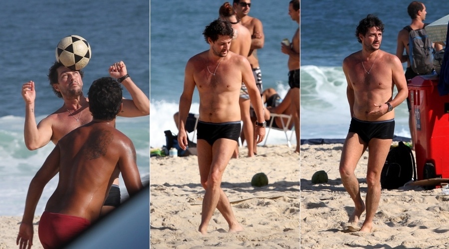 9.mai.2013 - Marcelo Serrado jogou futevôlei na praia da Barra da Tijuca, na zona oeste do Rio