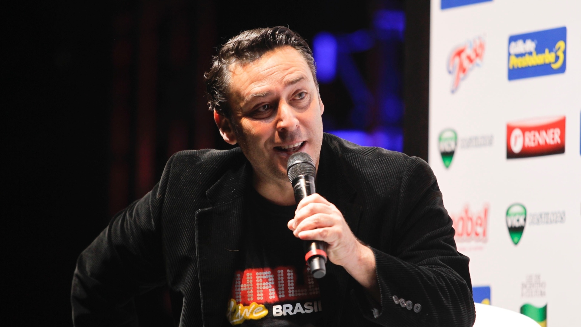 9.mai.2013 - O produtor da Broadway Brasil, Paulo Leal, fala sobre o espetáculo "Thriller Live" em coletiva de imprensa - Fernando Donasci/UOL