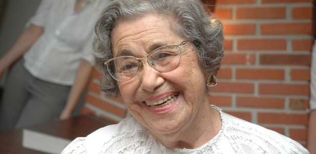 Adelci Groia Paulino, 98, violinista profissional mais velha em atividade no mundo, nascida em Minas e radicada em Santos - Cândido Gonzalez/Prefeitura de Santos