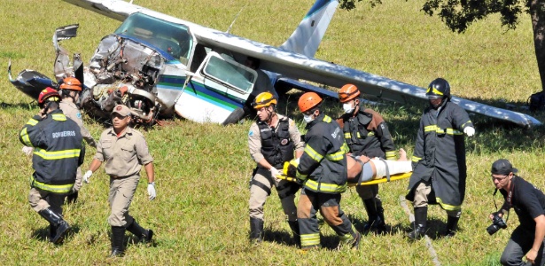 Bombeiros resgatam vítima de acidente aéreo em Campo Grande - Valdenir Rezende