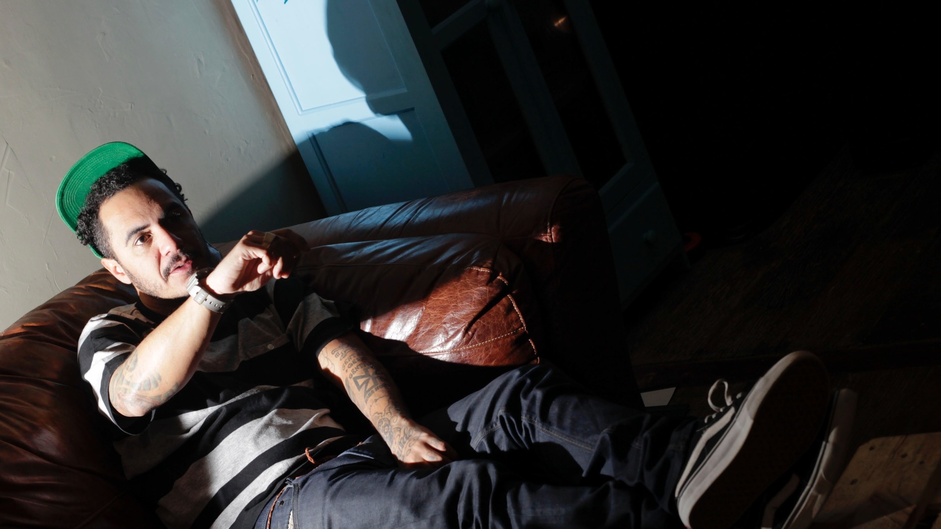 "Eu acho muito interessante um moleque da favela falar pro mundo como se ele soubesse a verdade inteira. Talvez a verdade seja só aquela que tá dentro da cabeça dele. Mas é essa verdade. Esse disco é sobre isso, sobre a coragem de falar pro mundo o que acha, sabe?" - Fernando Donasci/UOL