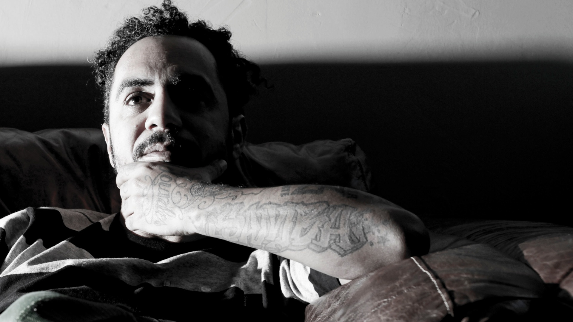 "Eu tava de saco cheio de fazer um disco, queria fazer mais, queria fazer quinze clipes, queria fazer uma loja, queria dar uma cara maior pro trabalho, maior do que só do disco. E o jeito que esses moleques mais novos tratam o trampo é muito inspirador pra mim" - Fernando Donasci/UOL