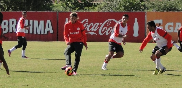 Rafael Moura trabalhou ao lado de Forlán no primeiro treino da semana dos titulares - Carmelito Bifano/UOL Esporte