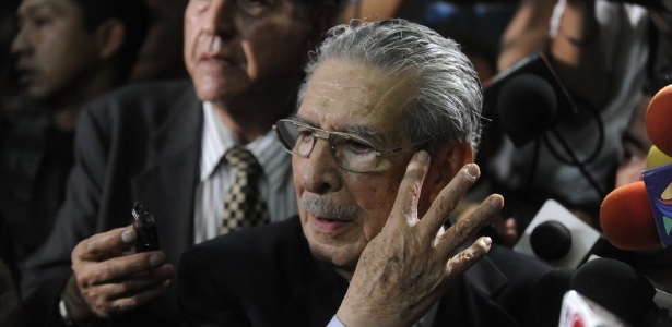 O ex-ditador da Guatemala José Efraín Ríos Montt é condenado a 80 anos de prisão por genocídio