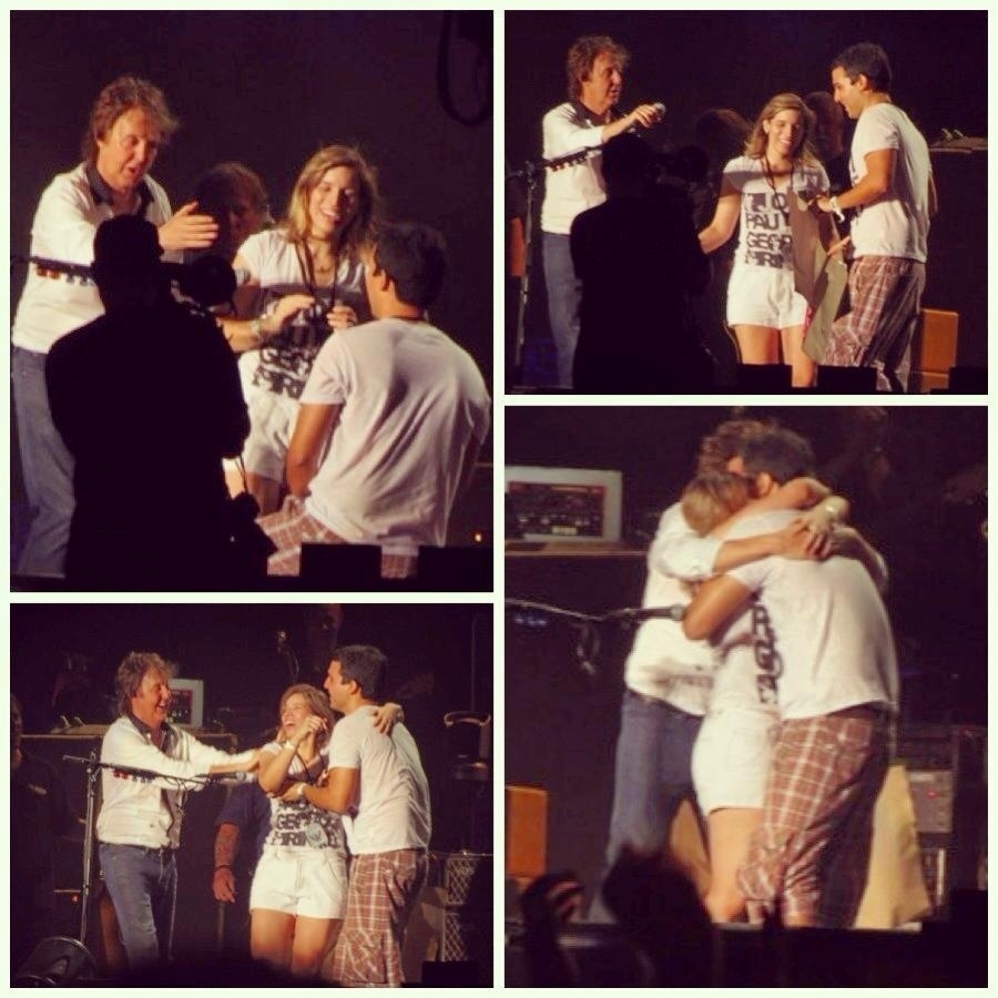 9.mai.2013 - Casal Kenzo e Caroline consegue subir ao palco para fazer o pedido de casamento apadrinhado pelo cantor Paul McCartney durante último show no Brasil da Turnê "Out There", em Fortaleza, Ceará. Depois do pedido de casamento, o casal ganhou um abraço do ex-beatle - Divulgação/Facebook/PaulinBrazil