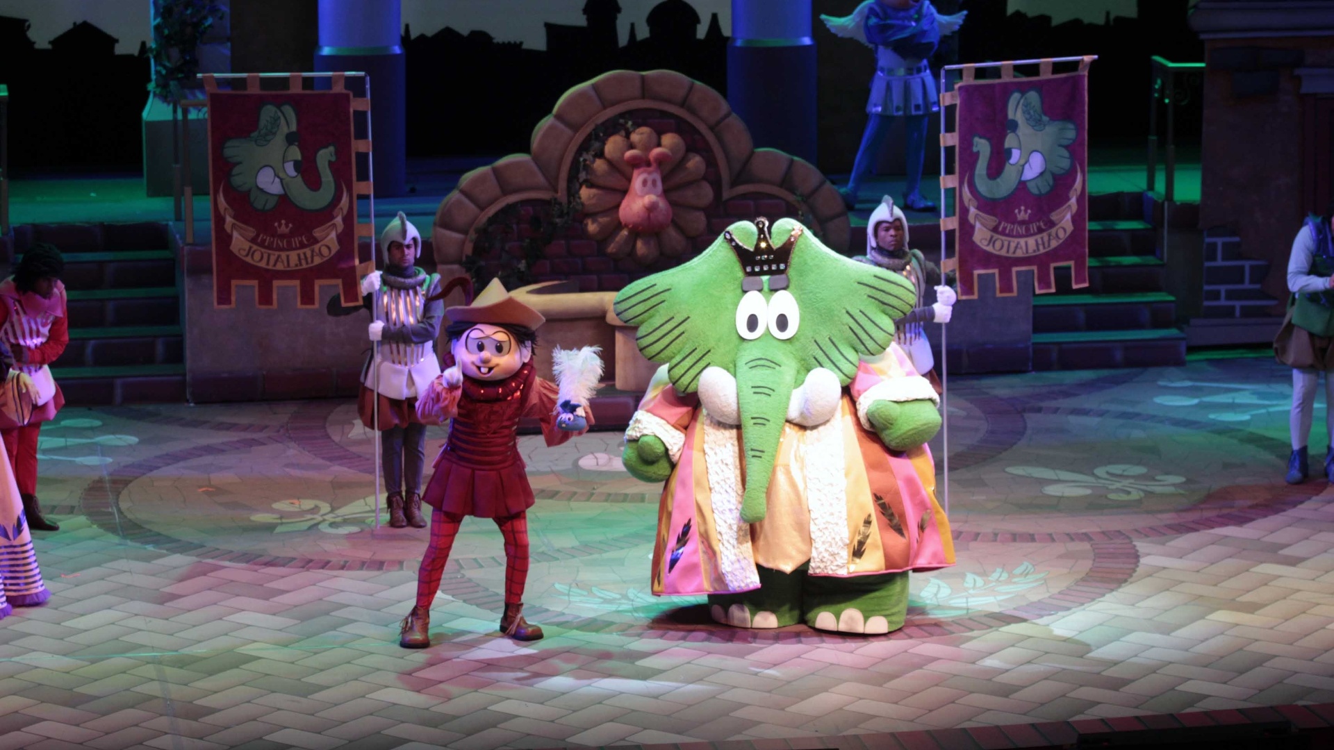 9.mai.2013 - Imagens da estréia VIP do espetáculo "Mônica e Cebolinha no Mundo de Romeu e Julieta", no Teatro GEO, em São Paulo - Paduardo/AgNews