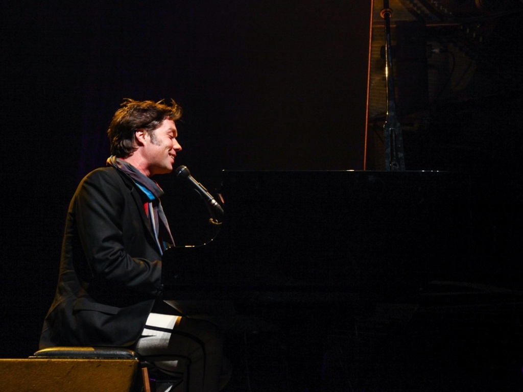 9.mai.2013 - Rufus Wainwright também fez homenagem à mãe, morta em 2010 - Foto Rio News