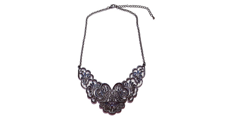 Maxi colar grafite; R$ 51,90, na Bendita Benedita (Tel.: 11 3228-9130) Preço pesquisado em maio de 2013 e sujeito a alterações - Fernando Donasci/UOL