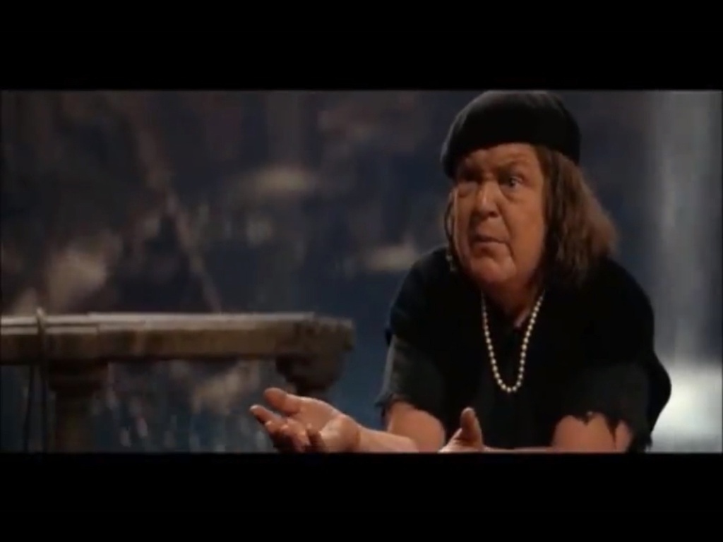 Quando as crianças de "Os Goonies" encontram um mapa de tesouro no sótão de uma casa, elas talvez não esperem ter de lidar com Mama Fratelli (Anne Ramsey), a malvada matriarca de uma família de bandidos italianos que tenta resgatar a riqueza. A entrada para a caverna onde está o tesouro passa por baixo da casa de Mama, e os garotos sofrem na mão da anciã até serem socorridos pelo personagem Sloth - Reprodução