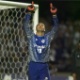 Taça Libertadores da América 1999: Palmeiras 0x2 Corinthians: o goleiro Marcos, do Palmeiras, leva as mãos ao alto, após defender pênalti de Vampeta, do Corinthians, em jogo no estádio do Morumbi. - Antônio Gaudério/Folhapress