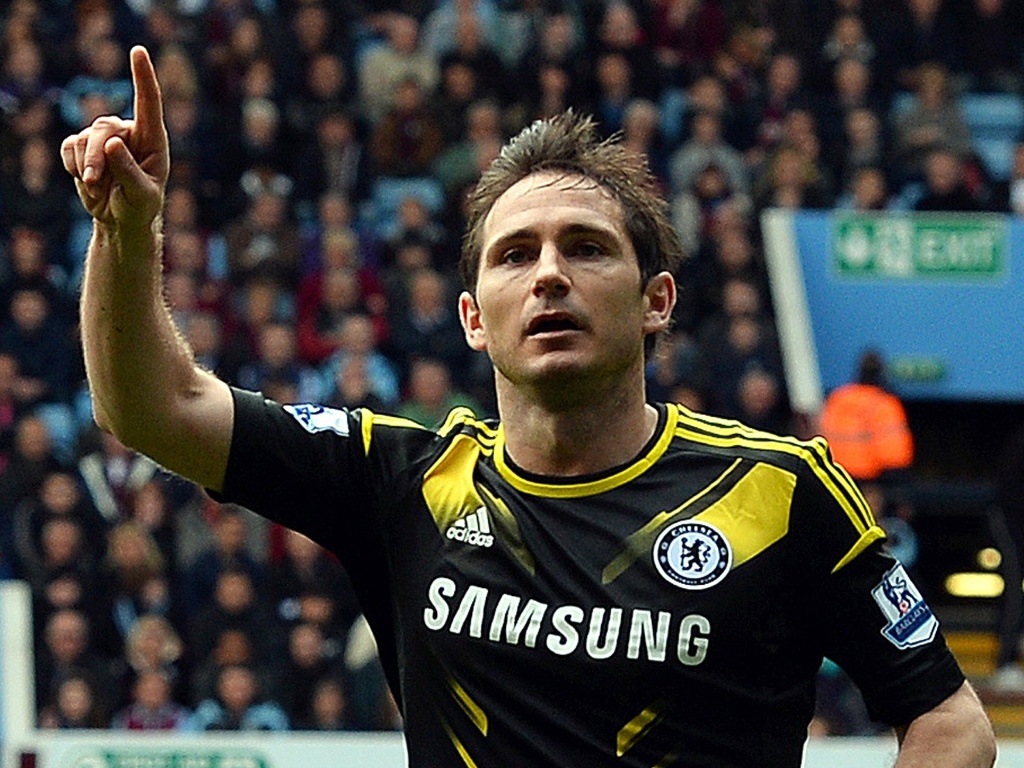Meia Lampard marcou os dois gols do Chelsea na vitória sobre o Aston Villa por 2 a 1 - PAUL ELLIS / AFP