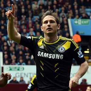 Meia Lampard marcou os dois gols do Chelsea na vitória sobre o Aston Villa por 2 a 1 - PAUL ELLIS / AFP