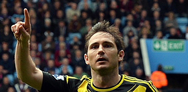 Meia Lampard marcou os dois gols do Chelsea na vitória sobre o Aston Villa por 2 a 1 - PAUL ELLIS / AFP