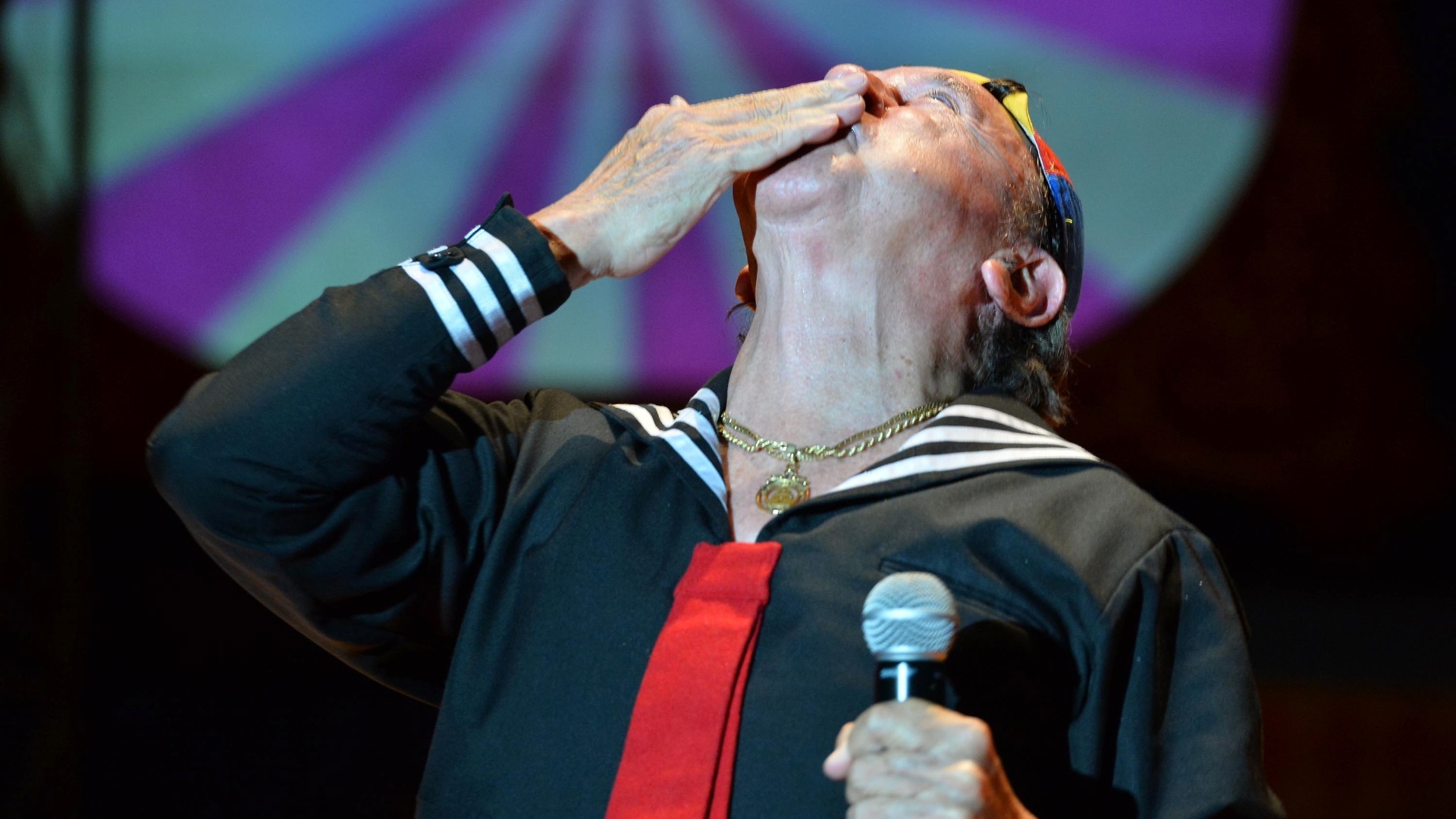 11.mai.2013 - O ator Carlos Villagrán apresenta o "Show do Kiko" em um circo do Rio de Janeiro. A apresentação foi a última da carreira do ator do seriado "Chaves" - André Lobo/UOL