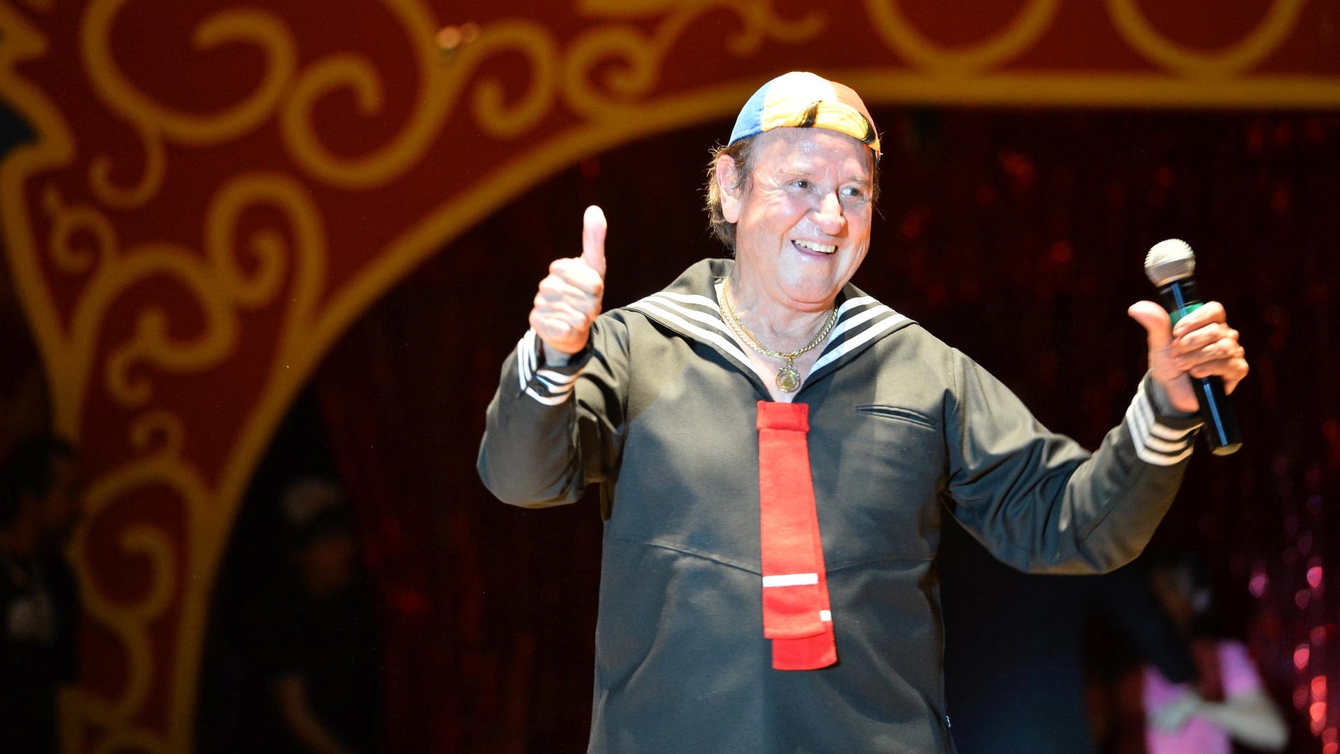 11.mai.2013 - O ator Carlos Villagrán apresenta o "Show do Kiko" em um circo do Rio de Janeiro. A apresentação foi a última da carreira do ator do seriado "Chaves" - André Lobo/UOL