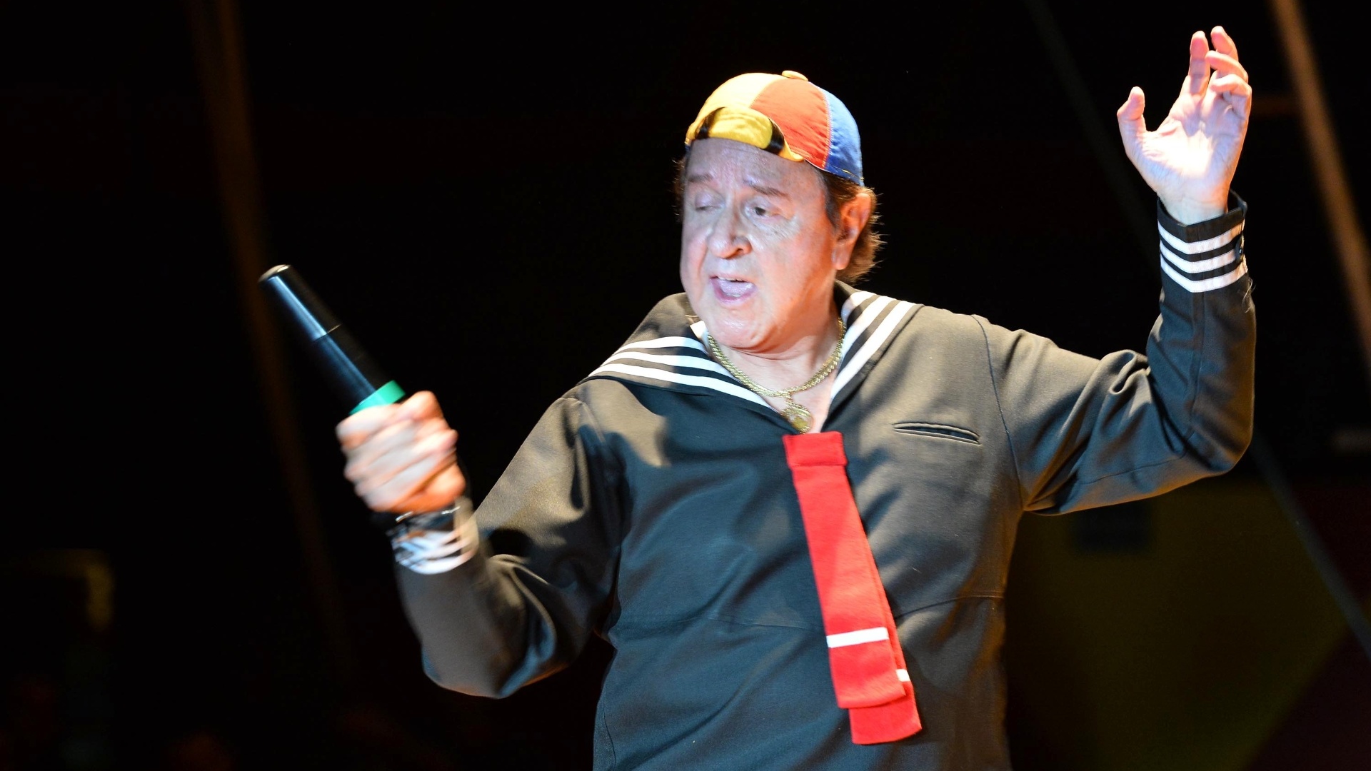 11.mai.2013 - O ator Carlos Villagrán apresenta o "Show do Kiko" em um circo do Rio de Janeiro. A apresentação foi a última da carreira do ator do seriado "Chaves" - André Lobo/UOL