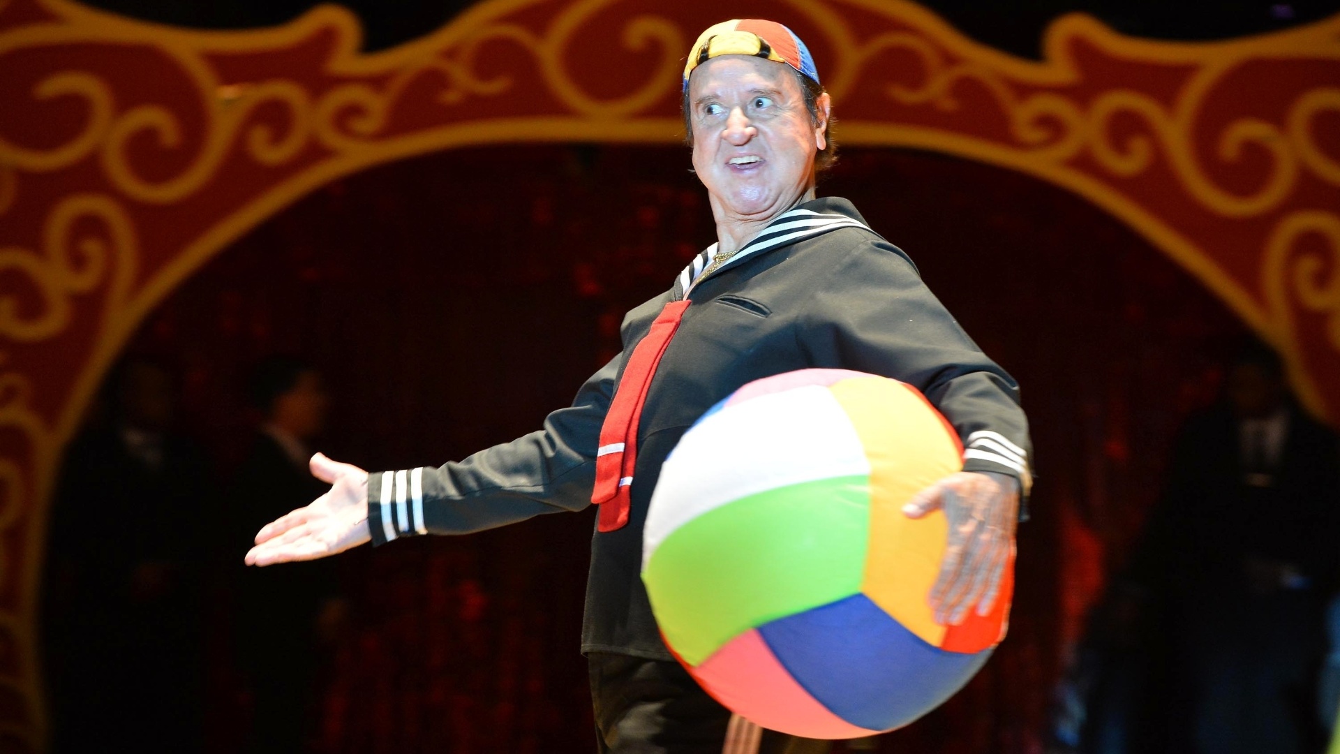 11.mai.2013 - O ator Carlos Villagrán apresenta o "Show do Kiko" em um circo do Rio de Janeiro. A apresentação foi a última da carreira do ator do seriado "Chaves" - André Lobo/UOL