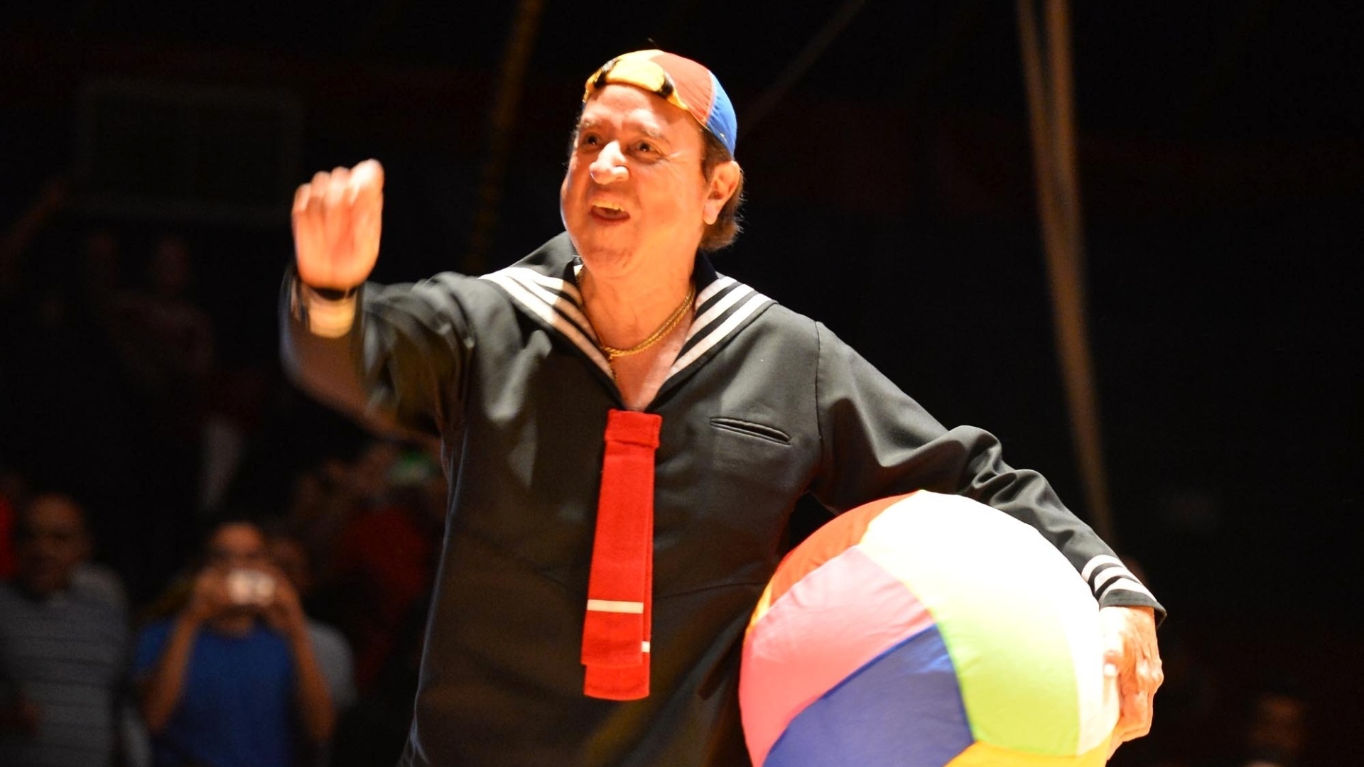 11.mai.2013 - O ator Carlos Villagrán apresenta o "Show do Kiko" em um circo do Rio de Janeiro. A apresentação foi a última da carreira do ator do seriado "Chaves" - André Lobo/UOL