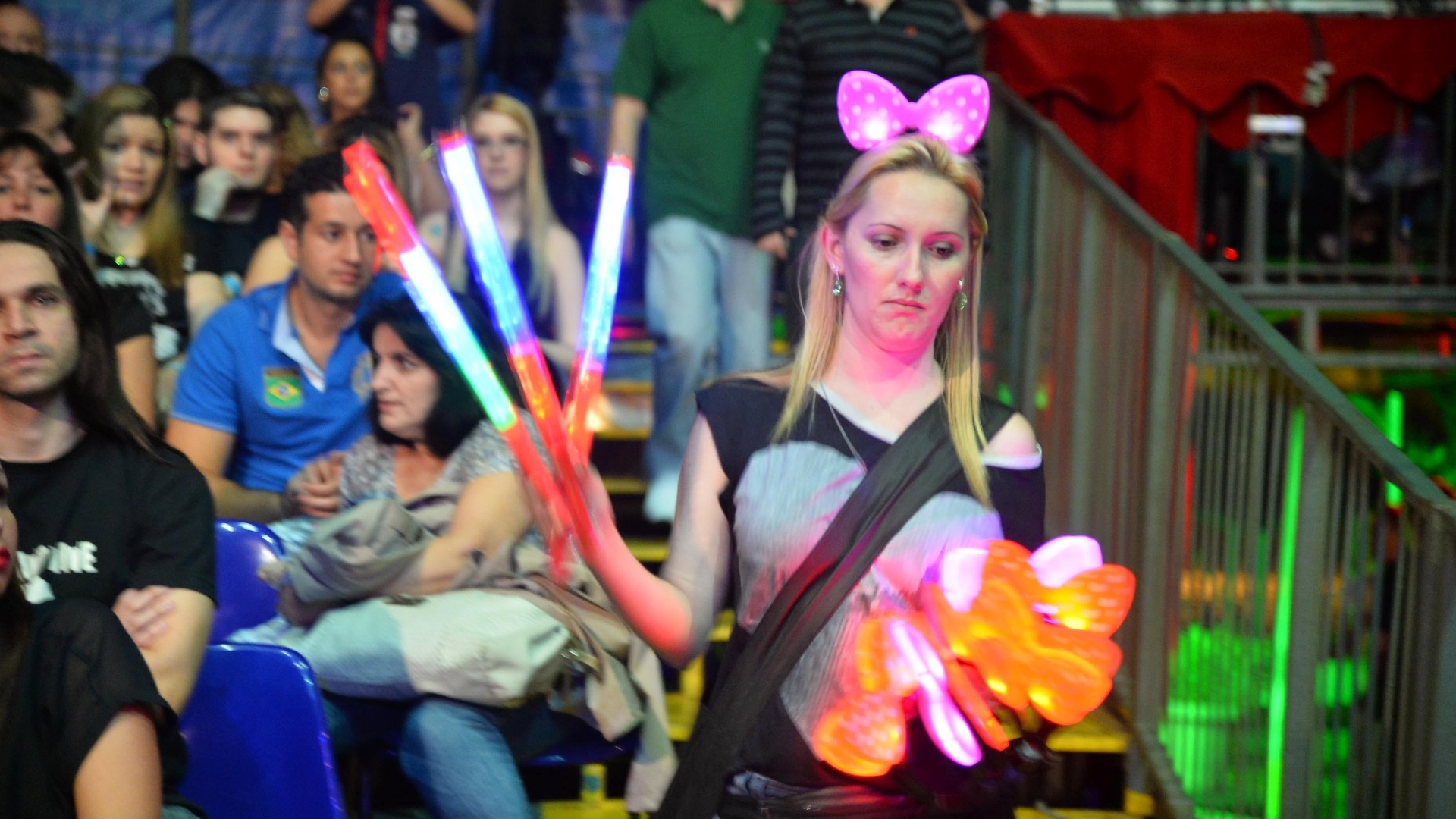 11.mai.2013 - Público aguarda o início do show de Carlos Villagrán, o Kiko de "Chaves", em um circo do Rio de Janeiro - André Lobo/UOL