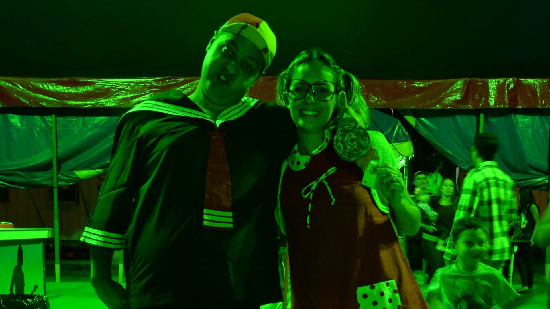 11.mai.2013 - Público aguarda o início do show de Carlos Villagrán, o Kiko de "Chaves", em um circo do Rio de Janeiro - André Lobo/UOL