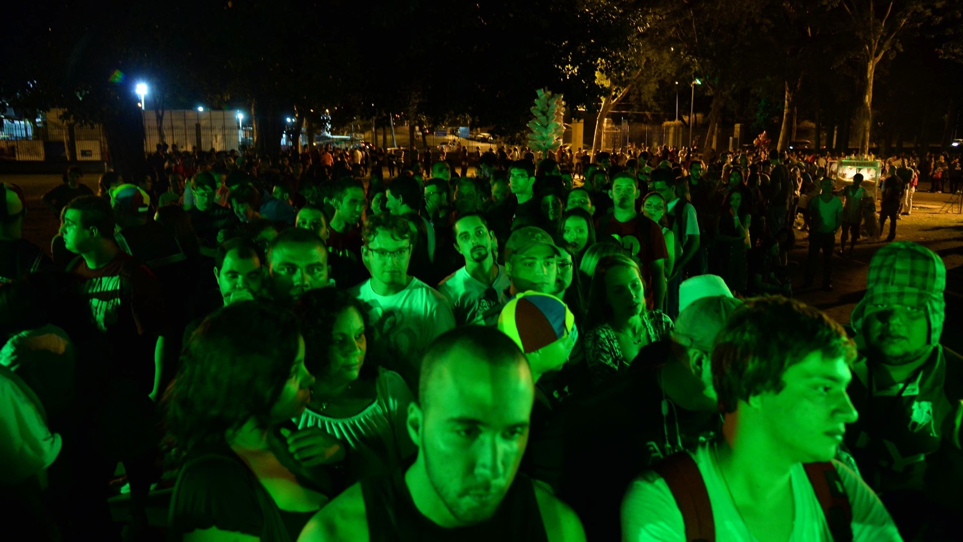 11.mai.2013 - Público aguarda o início do show de Carlos Villagrán, o Kiko de "Chaves", em um circo do Rio de Janeiro - André Lobo/UOL