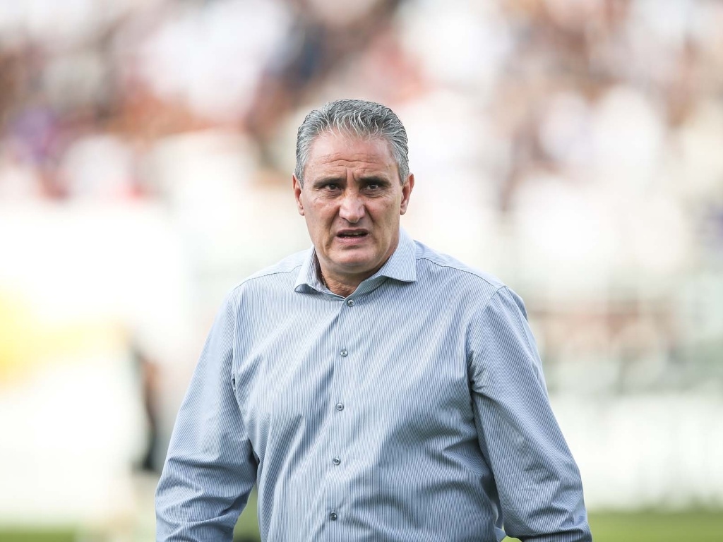 Técnico do Corinthians, Tite faz cara de preocupado ante do jogo contra o Santos, pela final do Campeonato Paulista - Leandro Moraes/UOL Esporte
