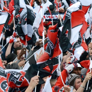 13.mai.2013 - Torcida do PSG tomou as ruas de Paris para comemorar o título francês - Franck Fife/AFP