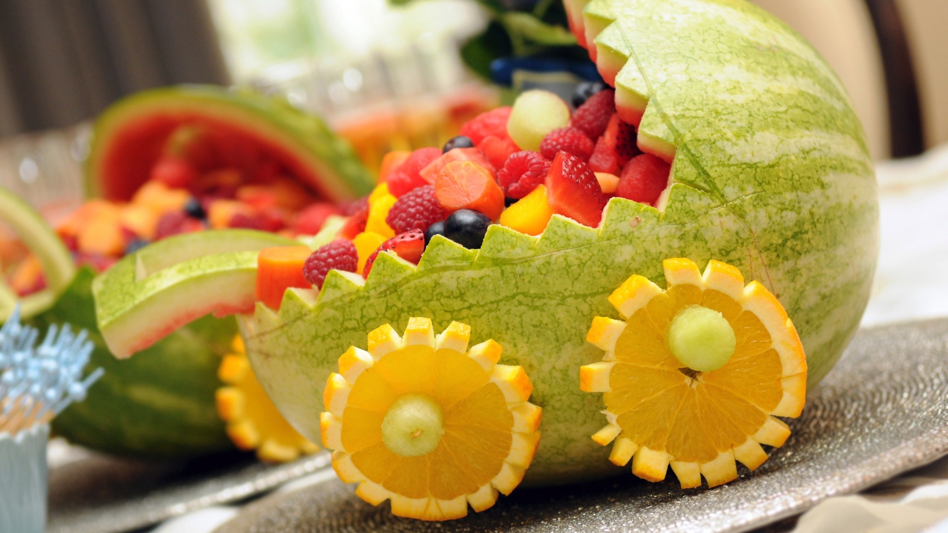 Imagem para matéria do Casamentoclick de frutas esculpidas para a decoração do casamento - Thinkstock