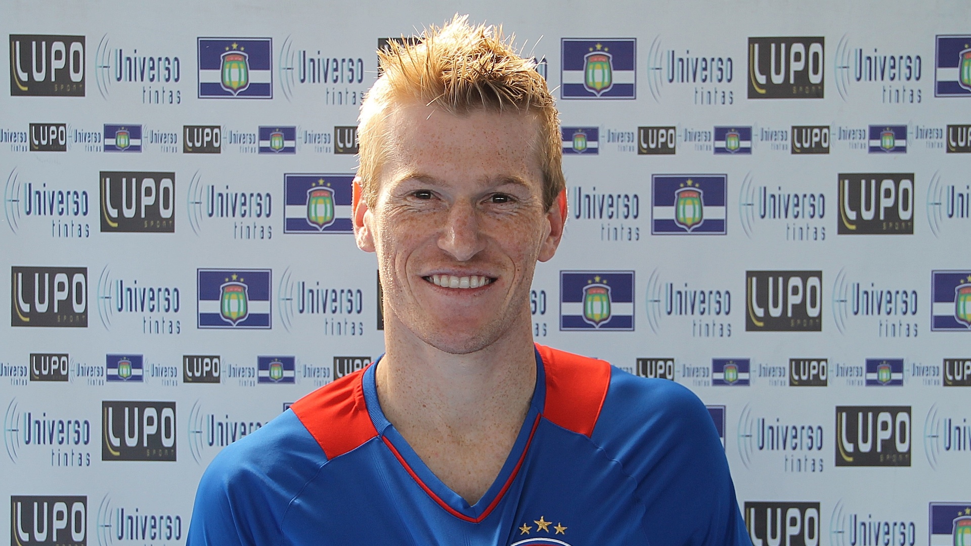 Zagueiro Douglas Grolli, do Grêmio, fica no São Caetano por empréstimo até o final da temporada - Marcelo Santoro