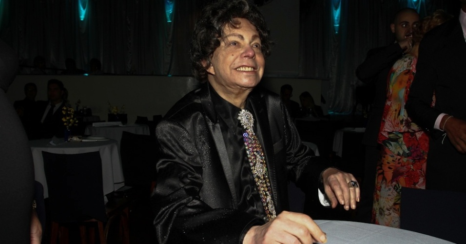 13.mai.2013 - Cauby Peixoto em evento de homenagem aos 84 anos da cantora Ângela Maria no Clube Piratininga, em São Paulo