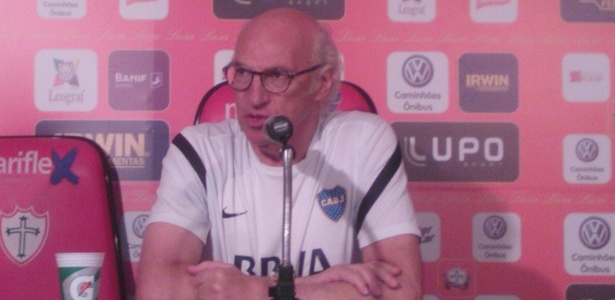Carlos Bianchi, treinador do Boca Juniors, fala durante coletiva de imprensa  - Luiz Paulo Montes/UOL