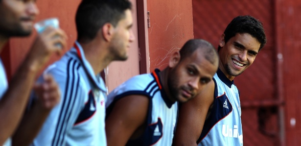 Jean foi convocado para atuar na lateral e disputará espaço na seleção com Daniel Alves