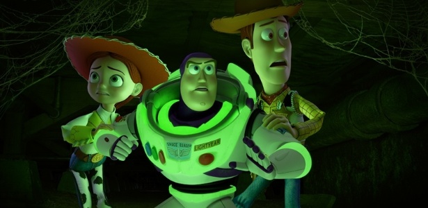 Jesse, Buzz e Woody se encontram novamente em "Toy Story of Terror" - Reprodução/Twitter 