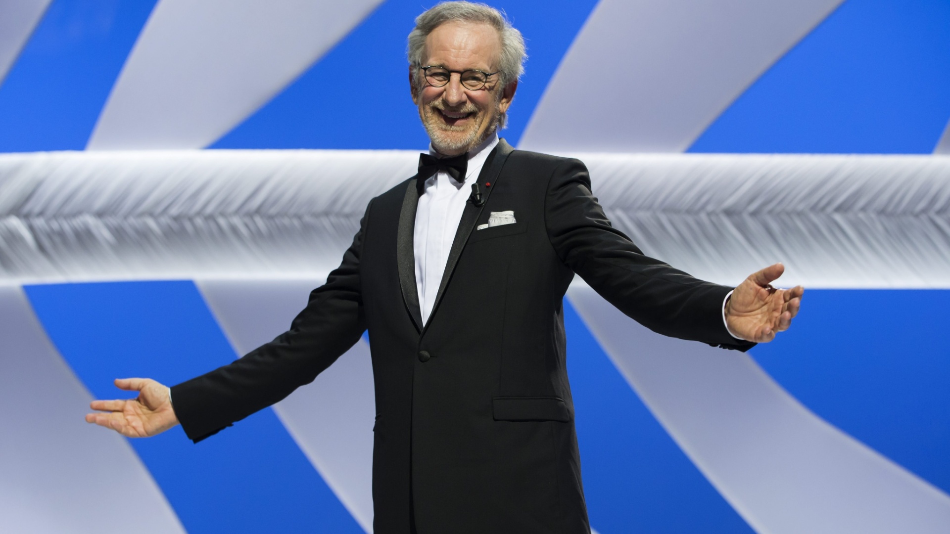 15.mai.2013 - O diretor Steven Spielberg, presidente do júri do Festival de Cannes, recebe aplausos durante a cerimônia de abertura do evento - Ian Langsdon/EFE